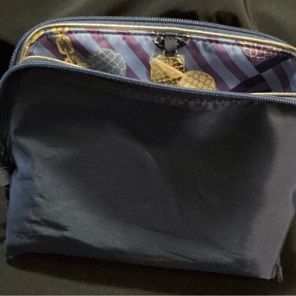 Estee’ Lauder make up bag - Picture 12 of 12